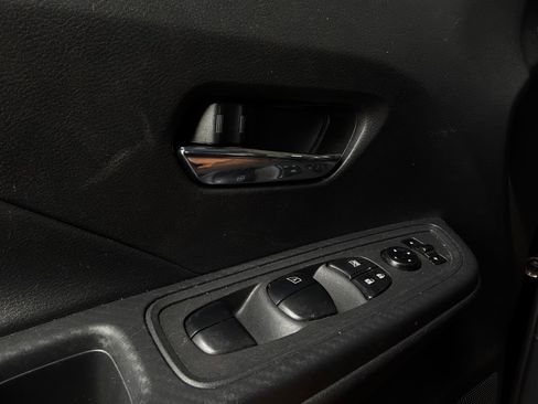 Used 2025 Nissan Versa SV FWD image 20
