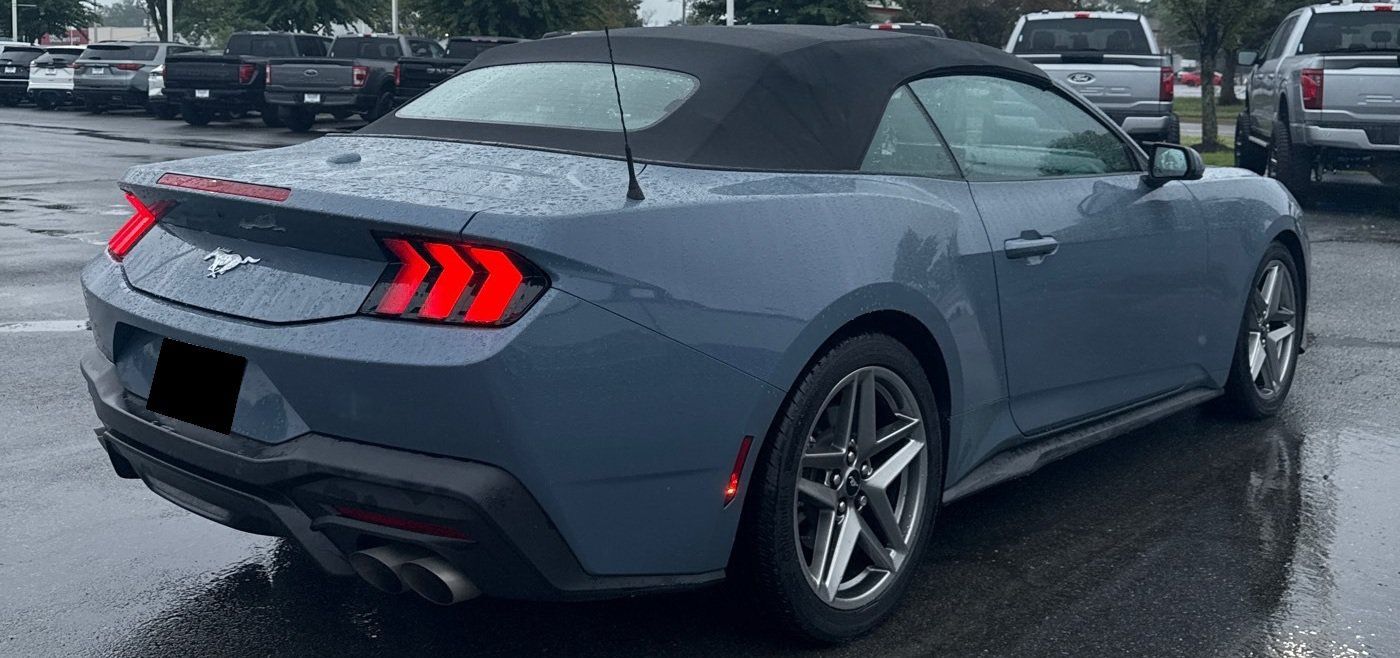 Used 2024 Ford Mustang Convertible RWD image 6