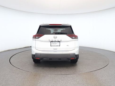 Used 2024 Nissan Rogue SL image 4