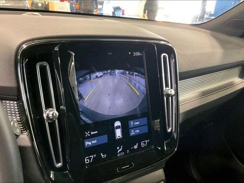 Used 2022 Volvo XC40 T5 R-Design image 21