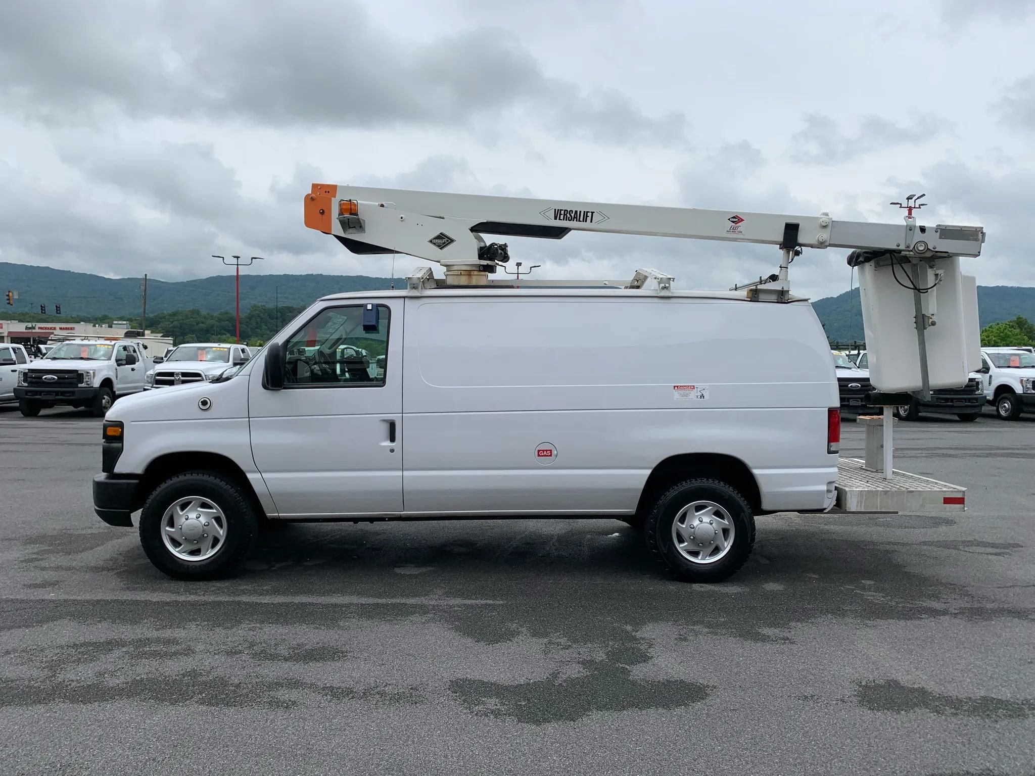 Used 2013 Ford E-350 and Econoline 350 Super Duty RWD image 4