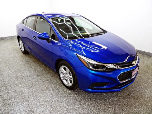Used 2017 Chevrolet Cruze LT image 3