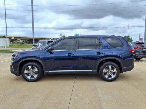 Used 2025 Honda Pilot EX-L image 3