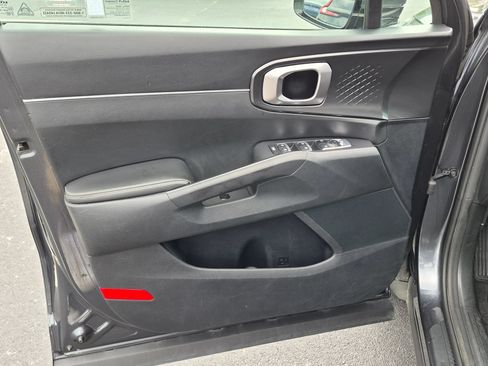 Used 2024 Kia Sorento S FWD image 11