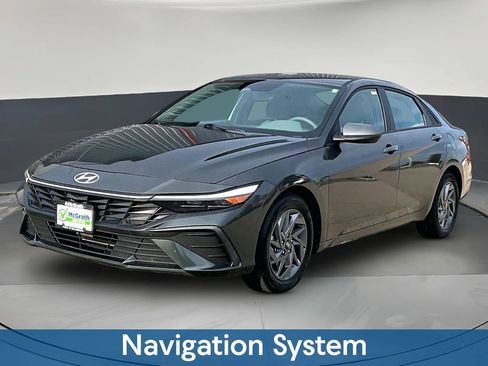 Used 2024 Hyundai Elantra SEL FWD image 3