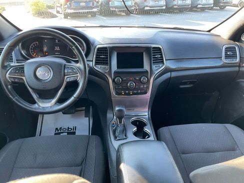 Used 2018 Jeep Grand Cherokee Laredo AWD/4WD image 23