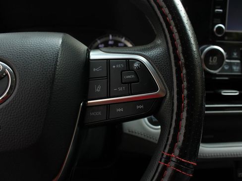 Used 2020 Toyota Highlander L AWD/4WD image 30