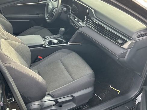 Used 2025 Toyota Camry LE image 10