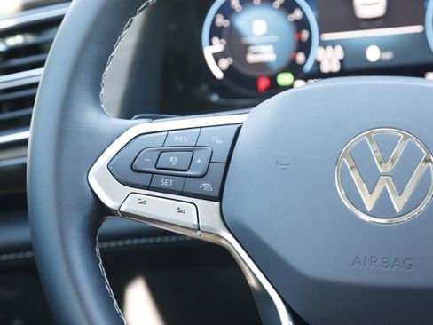 Used 2024 Volkswagen Atlas SE image 26