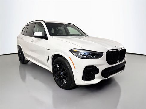 Used 2022 BMW X5 xDrive45e w/ M Sport Package AWD/4WD image 3
