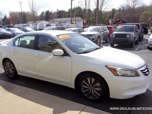 Used 2011 Honda Accord EX-L image 2