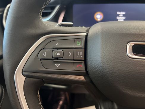 New 2025 Jeep Grand Cherokee Altitude image 9