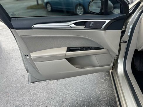 Used 2017 Ford Fusion SE image 13