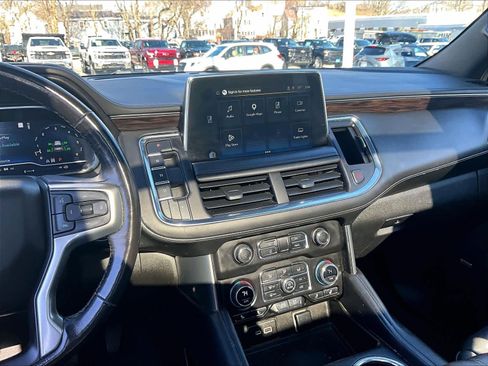 Used 2023 Chevrolet Suburban LT w/ Luxury Package image 19