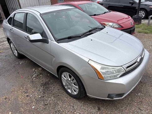 Used 2010 Ford Focus SEL image 2