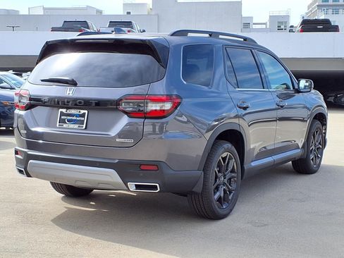 New 2025 Honda Pilot Touring image 4
