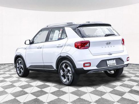 Certified 2025 Hyundai Venue Limited FWD image 14