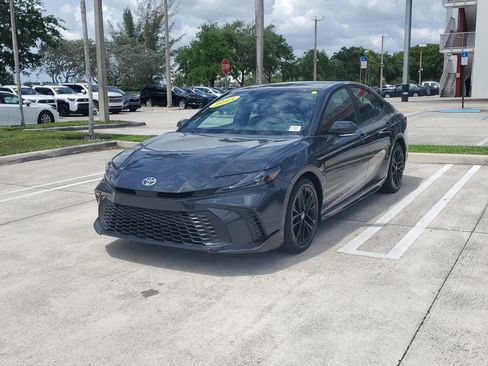 Certified 2025 Toyota Camry SE FWD image 7