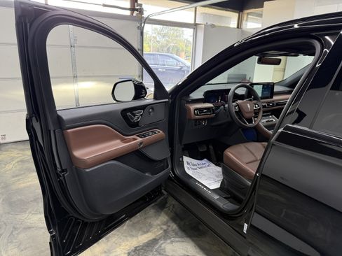 Used 2026 Lincoln Aviator Reserve w/ Jet Appearance Package AWD/4WD image 8