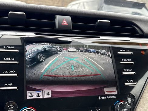 Used 2020 Toyota Camry XLE w/ Sunroof Package image 15