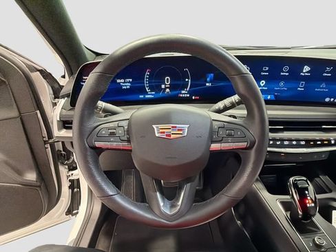 Certified 2025 Cadillac XT4 Sport FWD image 10