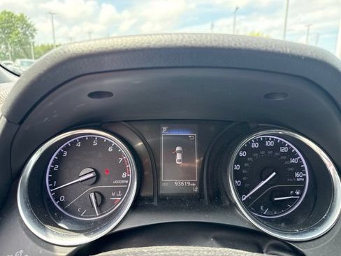 Used 2019 Toyota Camry SE FWD image 12