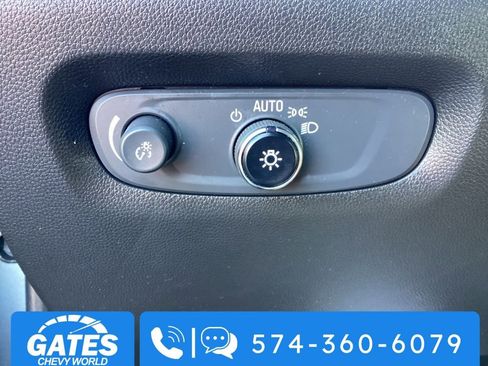 Used 2023 Chevrolet Traverse Premier image 31