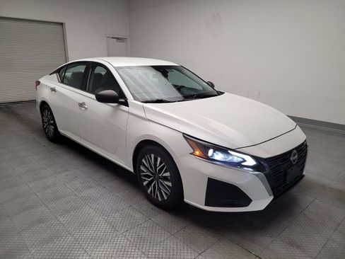 Used 2024 Nissan Altima 2.5 SV FWD image 13