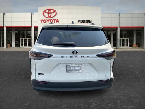 Certified 2026 Toyota Sienna XLE FWD image 6
