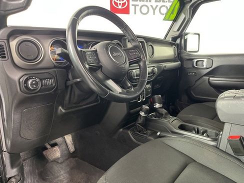 Used 2021 Jeep Gladiator Sport image 2