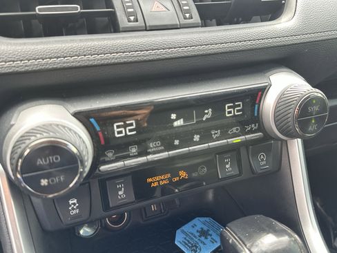 Used 2020 Toyota RAV4 XLE Premium image 17