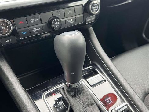 Used 2024 Jeep Compass Latitude image 31