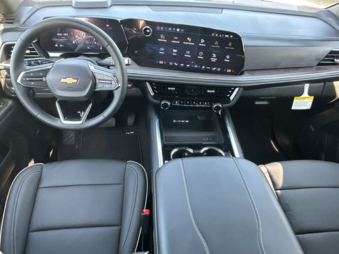 New 2025 Chevrolet Suburban Premier image 12