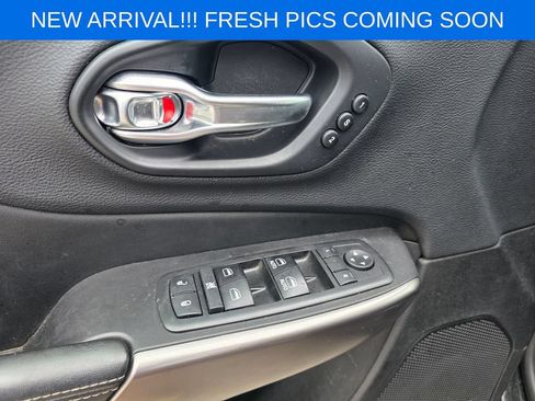 Used 2019 Jeep Cherokee Limited AWD/4WD image 9