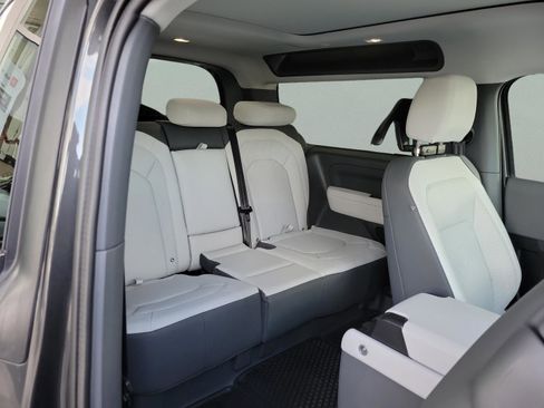 Used 2025 Land Rover Defender 90 S image 14