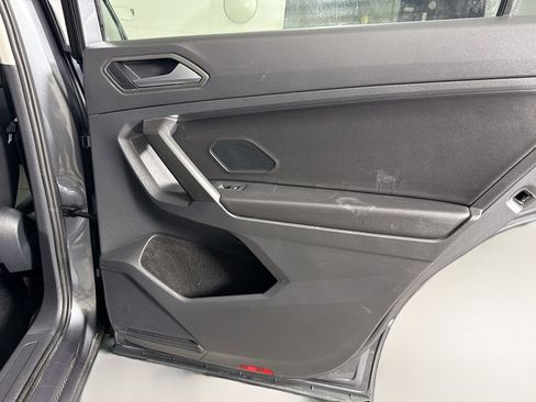 Used 2021 Volkswagen Tiguan SE FWD image 28