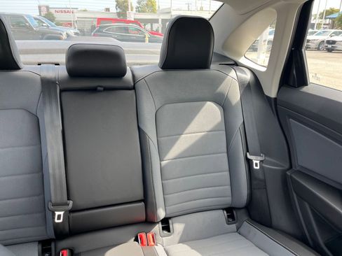 Used 2025 Volkswagen Jetta SE image 37