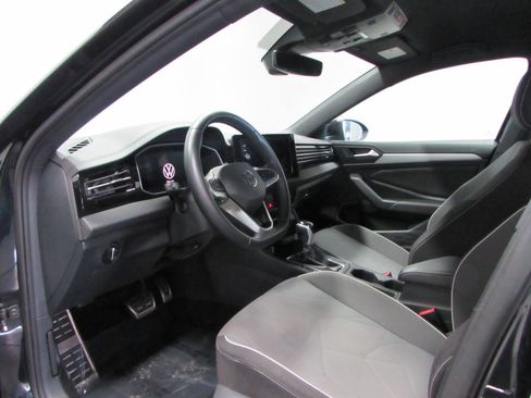 Used 2025 Volkswagen Jetta Sport image 13