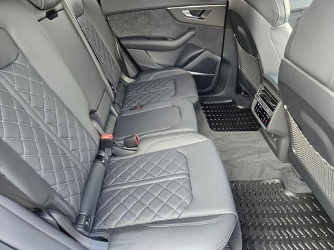 Used 2025 Audi SQ8 Prestige AWD/4WD image 29