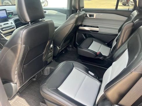 Used 2022 Ford Explorer XLT w/ Equipment Group 202A AWD/4WD image 21