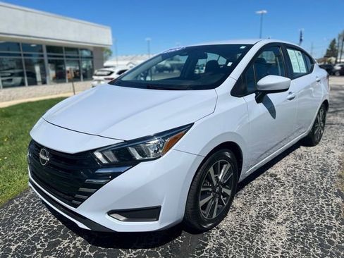 Used 2024 Nissan Versa SV FWD image 4