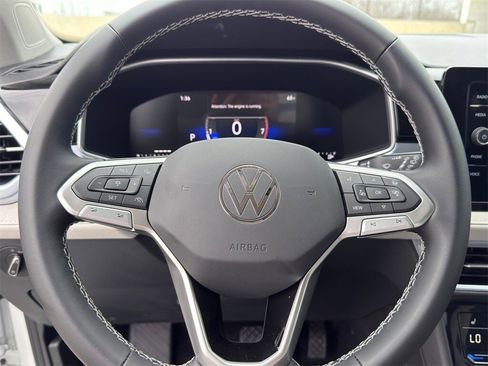 New 2026 Volkswagen Taos SE image 16