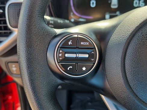 Certified 2025 Kia Soul LX w/ LX Technology Package FWD image 29