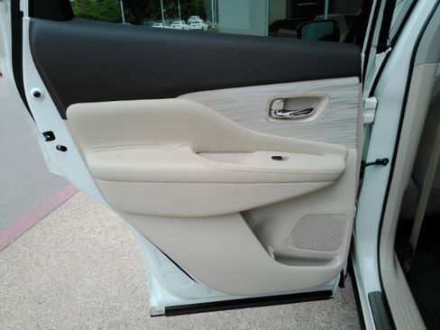 Used 2018 Nissan Murano SL w/ Moonroof Package AWD/4WD image 16