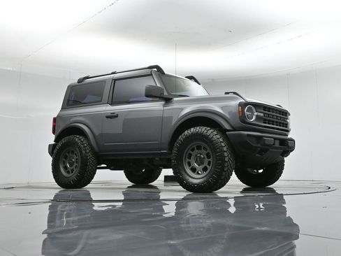 Used 2021 Ford Bronco Base image 3