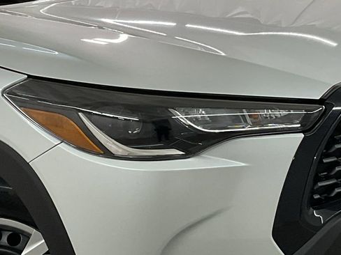 Used 2025 Toyota Corolla Cross L FWD image 28