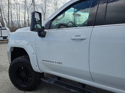 Used 2023 GMC Sierra 3500 SLE w/ X31 Off-Road Package AWD/4WD image 5