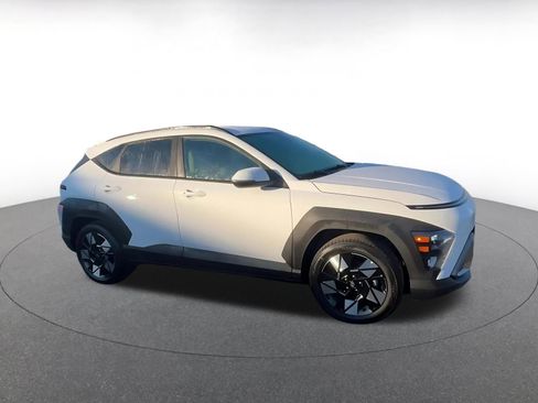 Used 2025 Hyundai Kona SEL image 2
