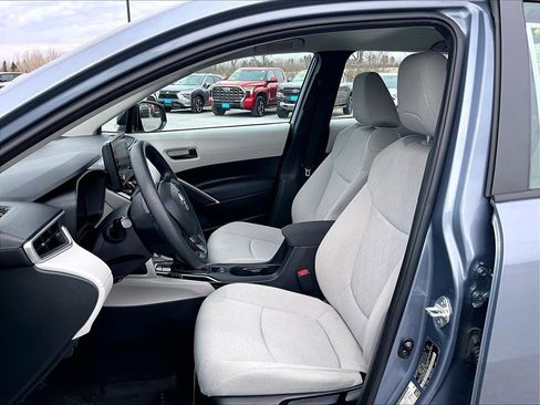 Used 2022 Toyota Corolla Cross L image 10