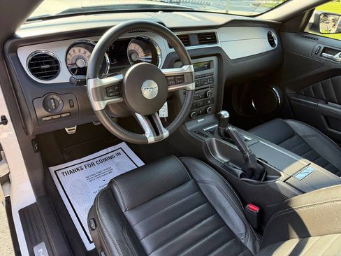 Used 2010 Ford Mustang GT RWD image 13